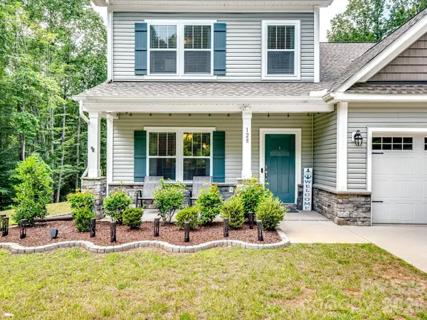 128 S Harbor Watch DR, Statesville, NC 28677