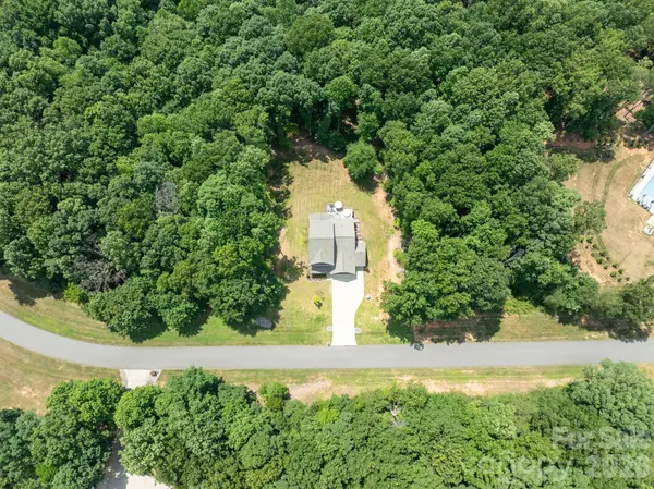 128 S Harbor Watch DR, Statesville, NC 28677
