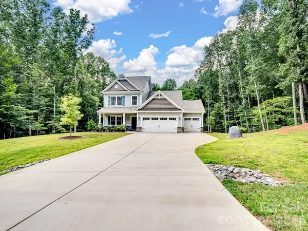 128 S Harbor Watch DR, Statesville, NC 28677
