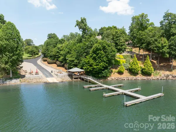 128 S Harbor Watch DR, Statesville, NC 28677