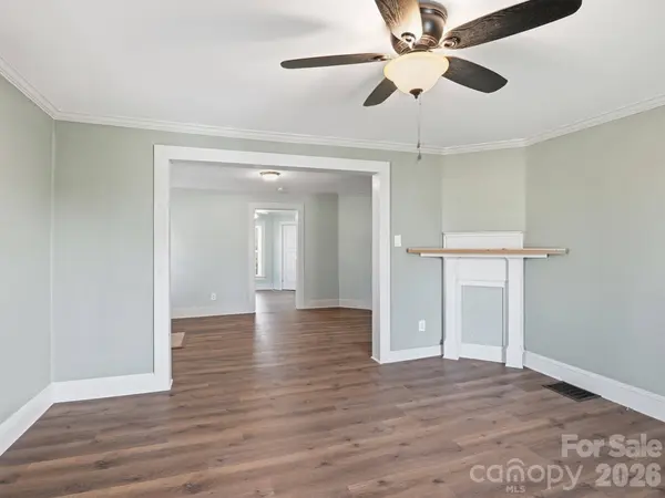 61 27th ST NW, Hickory, NC 28601