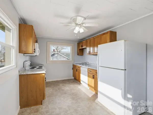 61 27th ST NW, Hickory, NC 28601
