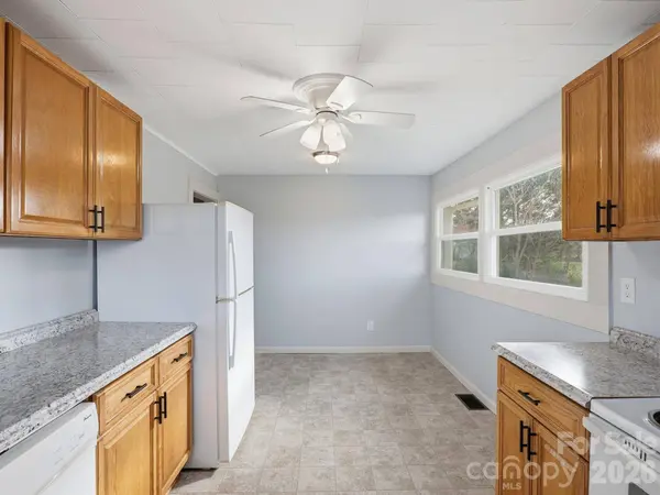 61 27th ST NW, Hickory, NC 28601