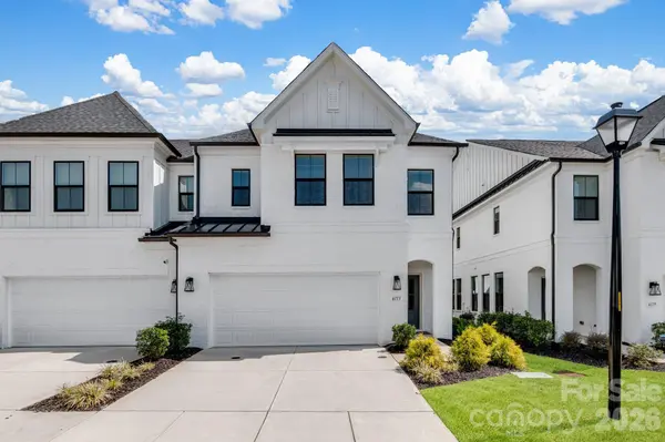 6113 Mariemont CIR