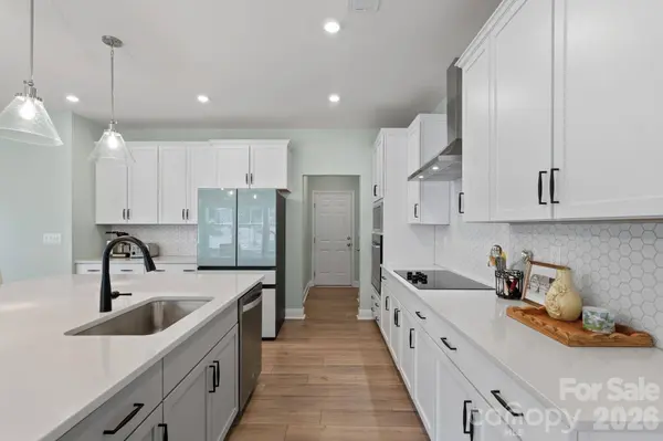 6113 Mariemont CIR, Charlotte, NC 28226