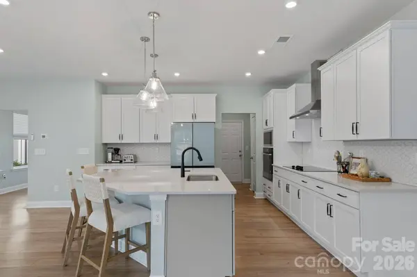 6113 Mariemont CIR, Charlotte, NC 28226