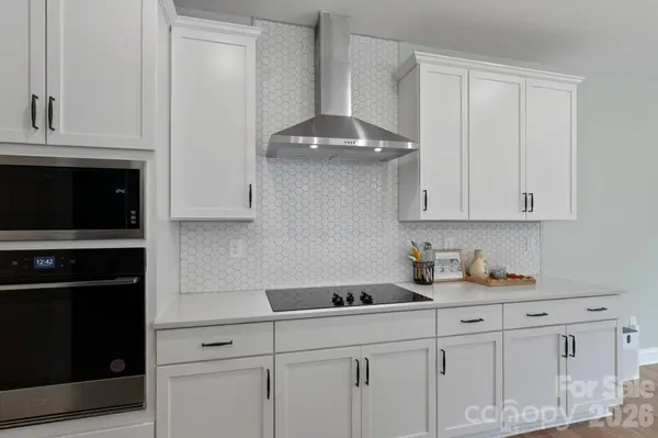 6113 Mariemont CIR, Charlotte, NC 28226