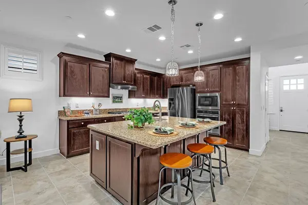 1037 Forbes LN, Davis, CA 95616