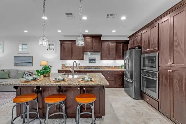 1037 Forbes LN, Davis, CA 95616