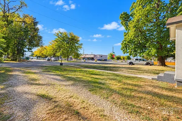 705 N 9th Ave, Caldwell, ID 83605