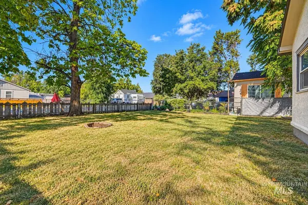 705 N 9th Ave, Caldwell, ID 83605