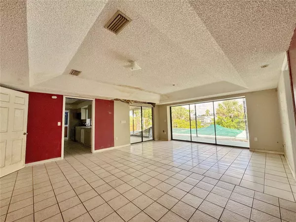 1611 ROBBINS RD, Nokomis, FL 34275