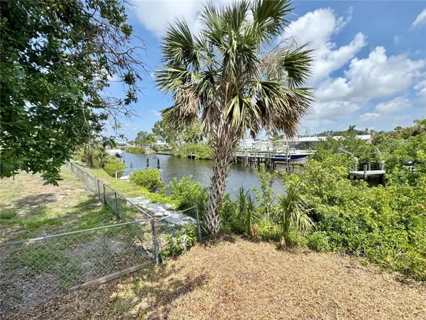 1611 ROBBINS RD, Nokomis, FL 34275