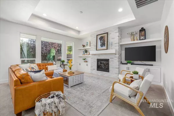 5958 N Colosseum Ave, Meridian, ID 83646