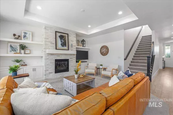 5958 N Colosseum Ave, Meridian, ID 83646