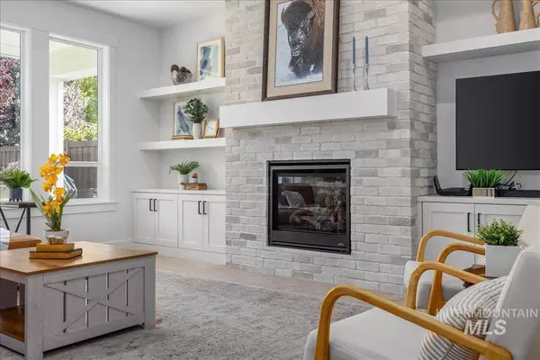 5958 N Colosseum Ave, Meridian, ID 83646