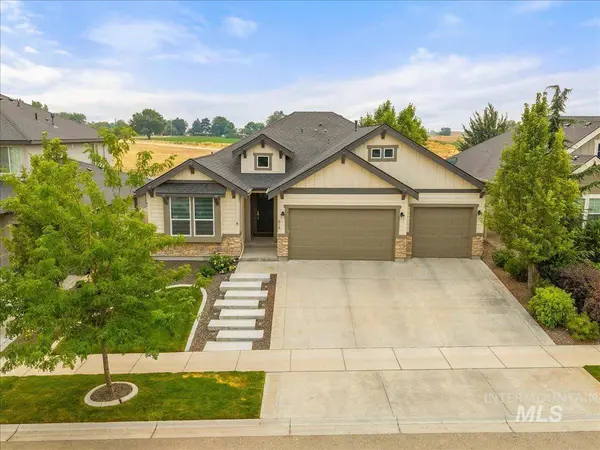 819 E Crest Ridge
