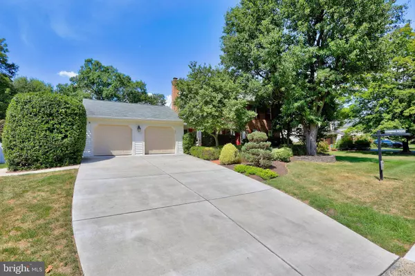 5712 MACKENZIE ST, Centreville, VA 20120