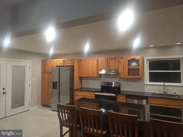 600 E POPLAR RD, Sterling, VA 20164