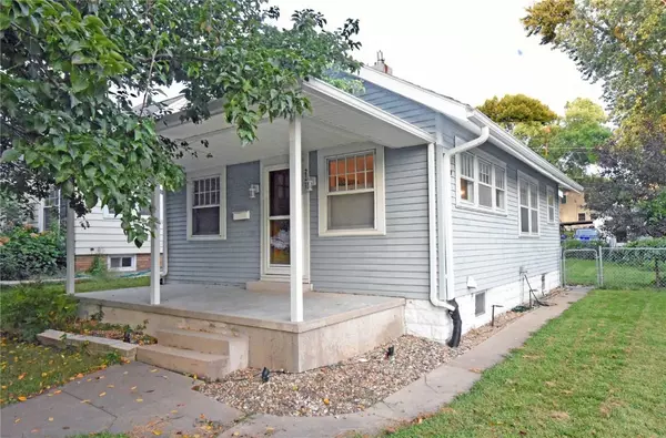 2121 E AVE NE, Cedar Rapids, IA 52402