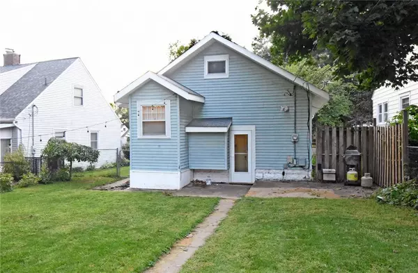 2121 E AVE NE, Cedar Rapids, IA 52402