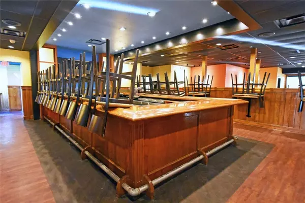 3939 1st AVE SE, Cedar Rapids, IA 52402