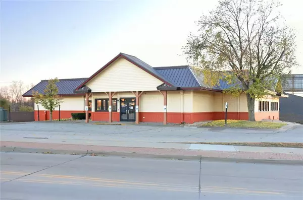 3939 1st AVE SE, Cedar Rapids, IA 52402