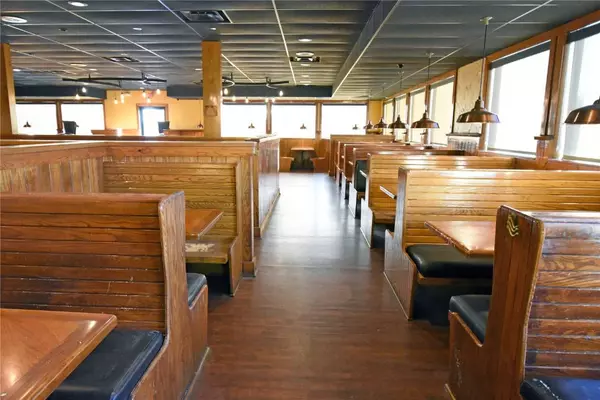 3939 1st AVE SE, Cedar Rapids, IA 52402