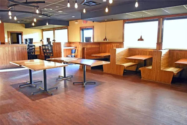 3939 1st AVE SE, Cedar Rapids, IA 52402