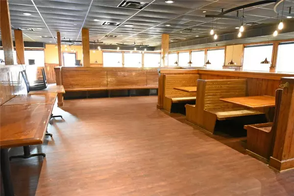 3939 1st AVE SE, Cedar Rapids, IA 52402