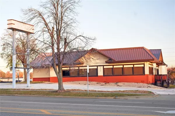 3939 1st AVE SE, Cedar Rapids, IA 52402