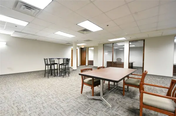 320 3rd ST SE #2nd Floor, Cedar Rapids, IA 52401