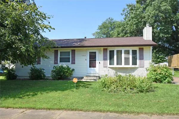 1612 Woodside CT NW, Cedar Rapids, IA 52405