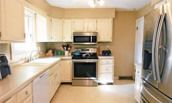1612 Woodside CT NW, Cedar Rapids, IA 52405