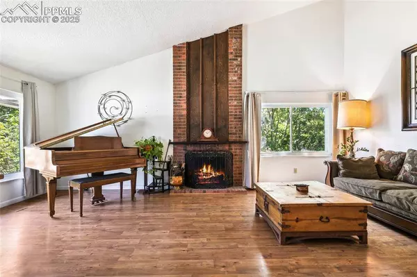 965 Red Mesa DR, Colorado Springs, CO 80906