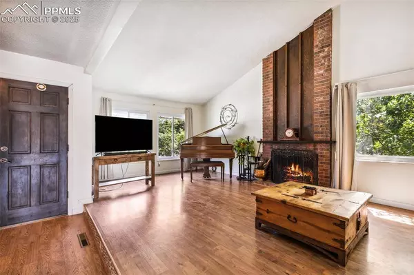 965 Red Mesa DR, Colorado Springs, CO 80906