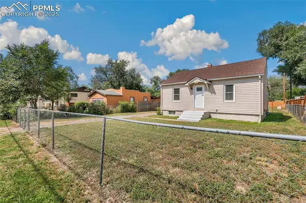 906 S Institute ST, Colorado Springs, CO 80903