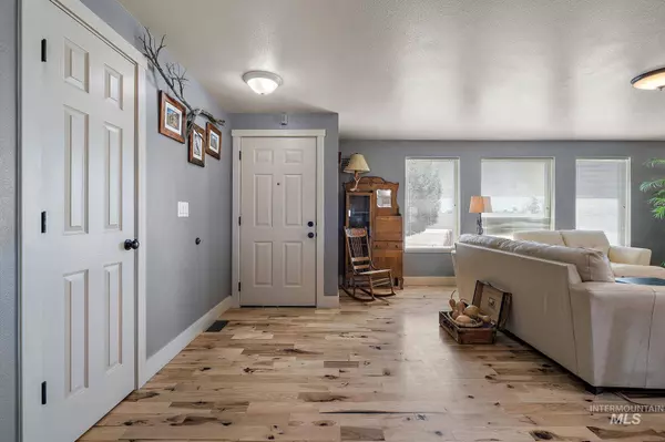 73 S Robinson Rd, Nampa, ID 83687