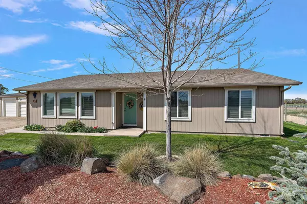 73 S Robinson Rd, Nampa, ID 83687