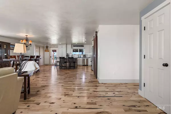 73 S Robinson Rd, Nampa, ID 83687