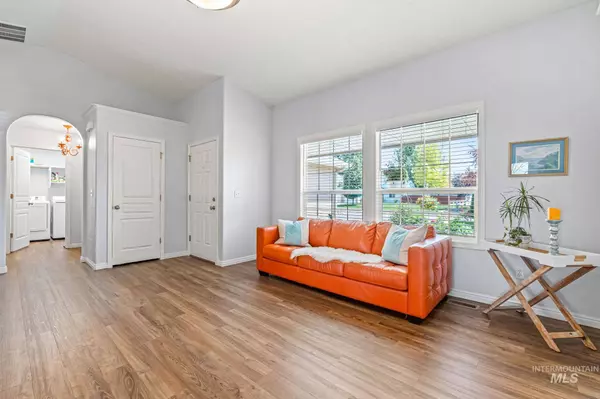 1305 N Autumn Wind Dr, Nampa, ID 83687