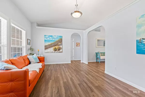 1305 N Autumn Wind Dr, Nampa, ID 83687