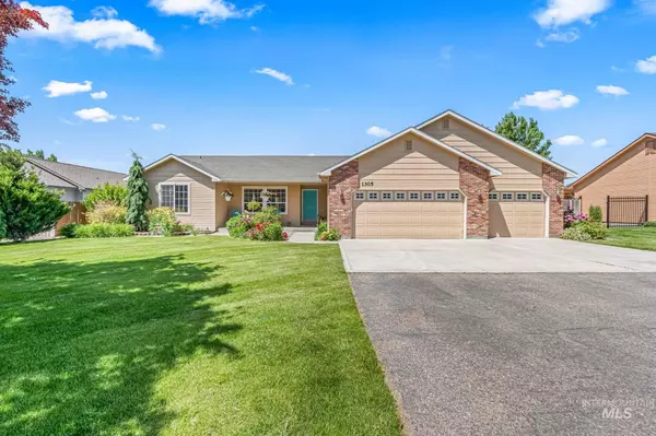 1305 N Autumn Wind Dr, Nampa, ID 83687