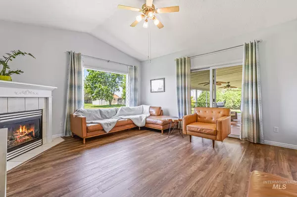 1305 N Autumn Wind Dr, Nampa, ID 83687