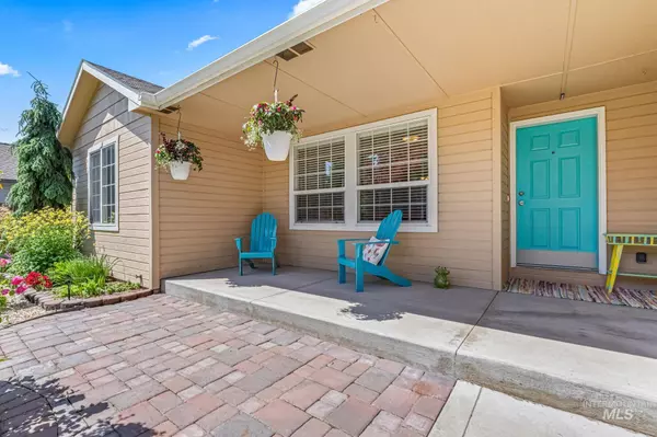 1305 N Autumn Wind Dr, Nampa, ID 83687