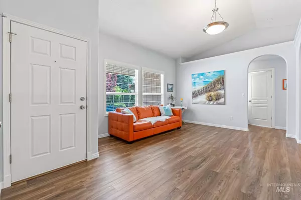 1305 N Autumn Wind Dr, Nampa, ID 83687