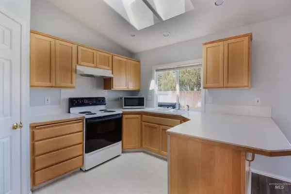 895 Partridge Dr, Mountain Home, ID 83647