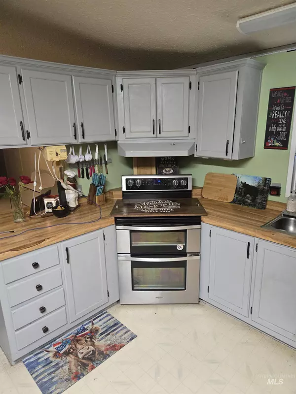 1165 E Commercial St, Weiser, ID 83672