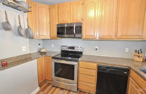 203 12th Ave N, Nampa, ID 83687