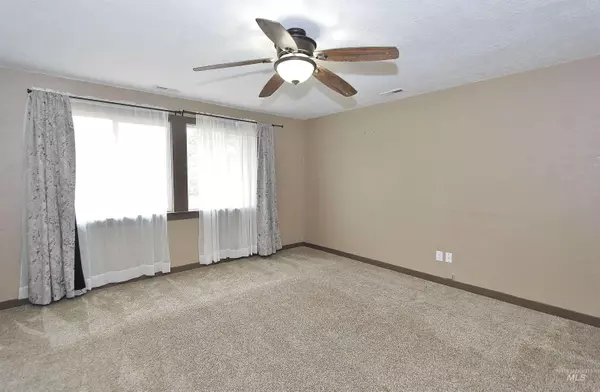 370 S 10th E, Mountain Home, ID 83647-3212